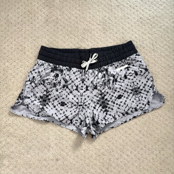 Vuori Clementine Athletic Shorts in Gray Shibori Women’s Small Built in Briefs - Picture 2 of 5